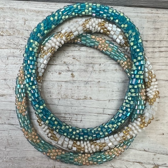 😻 Set of 3 aid-through-trade roll on bracelets! Pretty colors, lovely beadwork - Picture 2 of 6